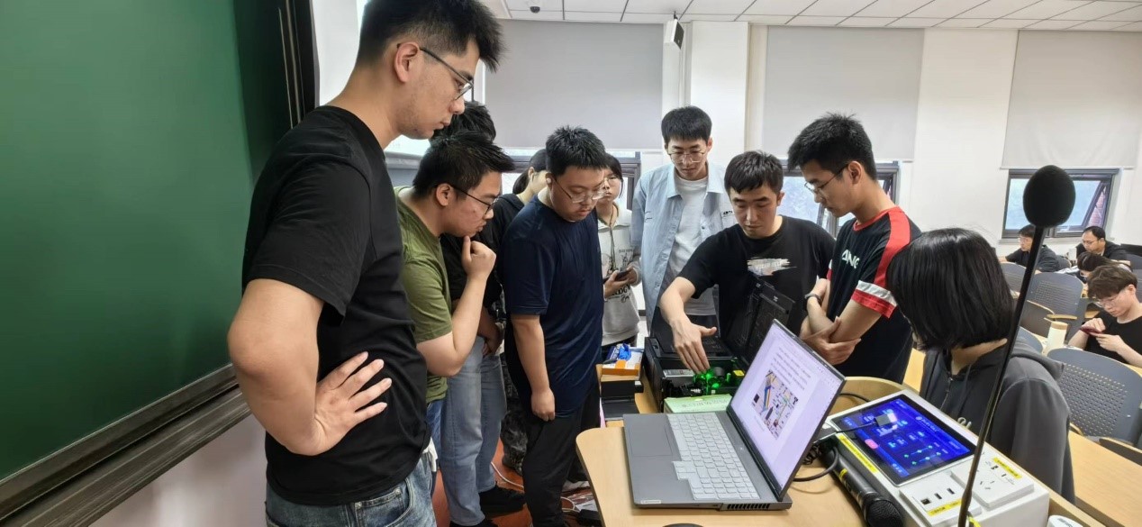 重點(diǎn)新聞-教學(xué)拉曼儀器產(chǎn)品應(yīng)用于國(guó)科大、上海交大教學(xué)實(shí)驗(yàn)